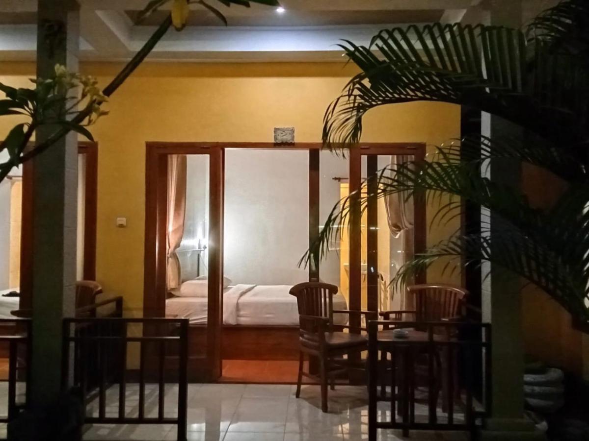 Yellow Bridge Guest House Нуса-Лембонган Экстерьер фото